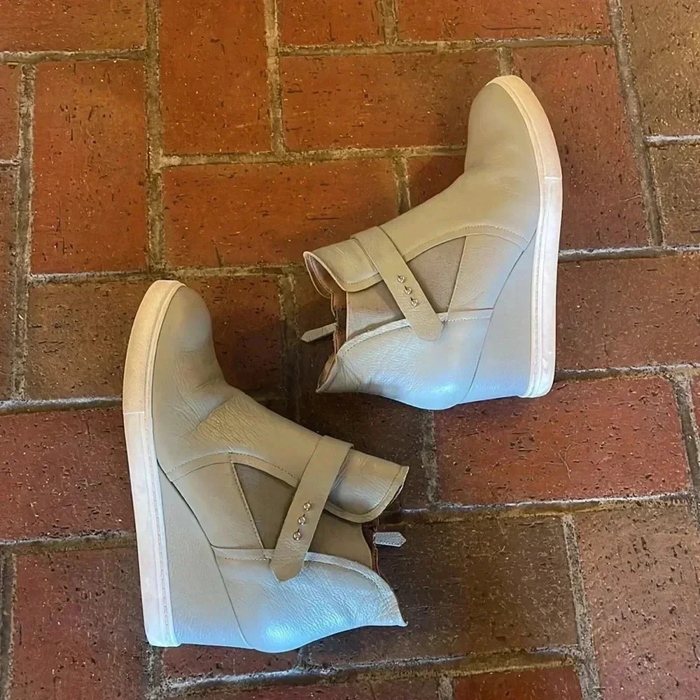 Linea Paolo 9 Freshton Wedge Sneaker Ankle Boot Light Gray Leather Bootie‎